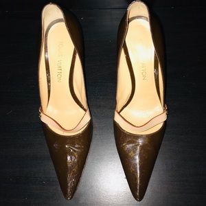 Louis  Vuitton Monogram patent pointed pumps sz 38
